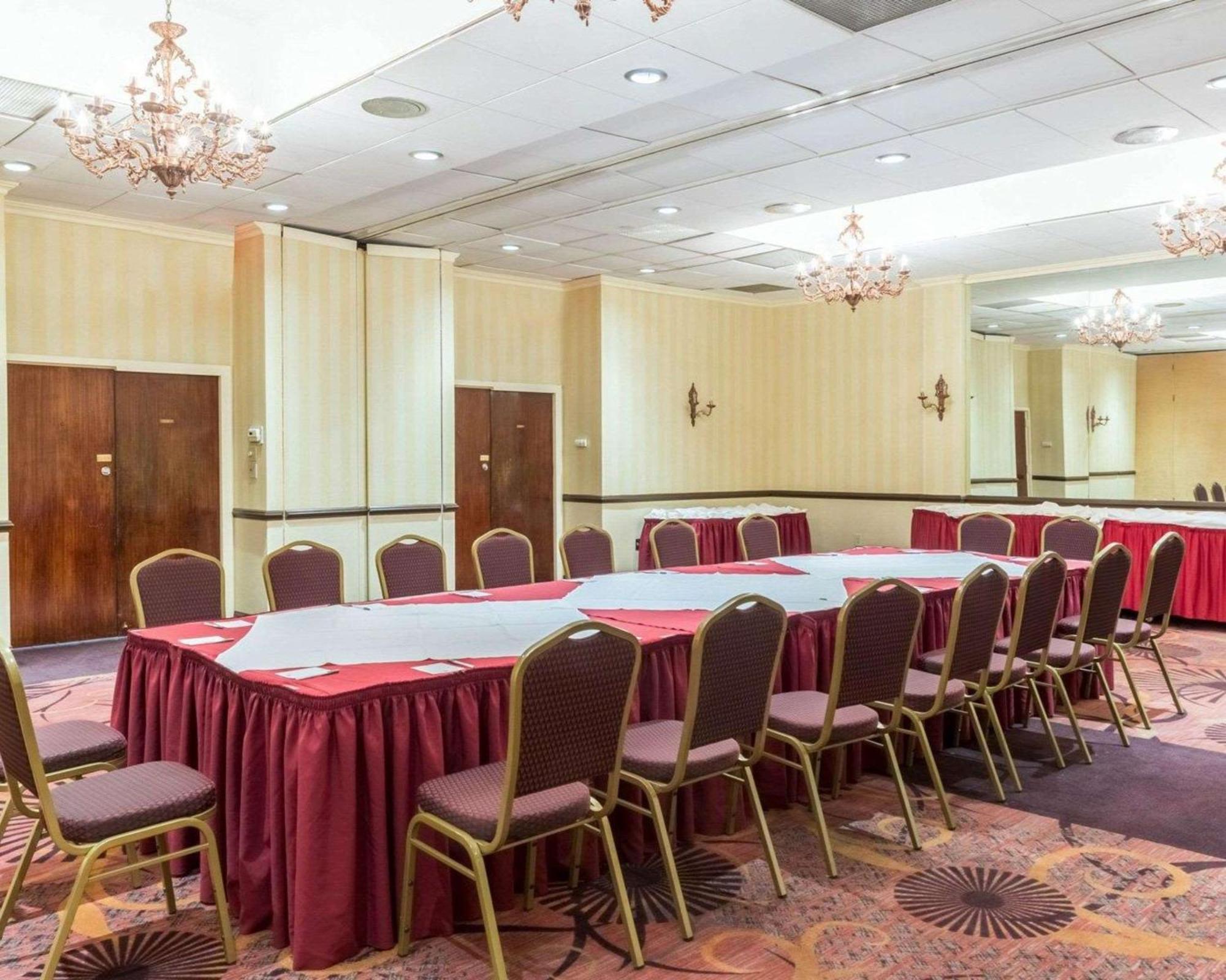 Clarion Hotel Somerset Esterno foto
